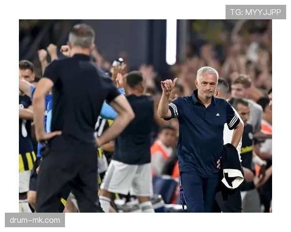 费内巴切防守体系提升,球队后防稳固有助争夺冠军 费内巴切防守体系提升,球队后防稳固有助争夺冠军