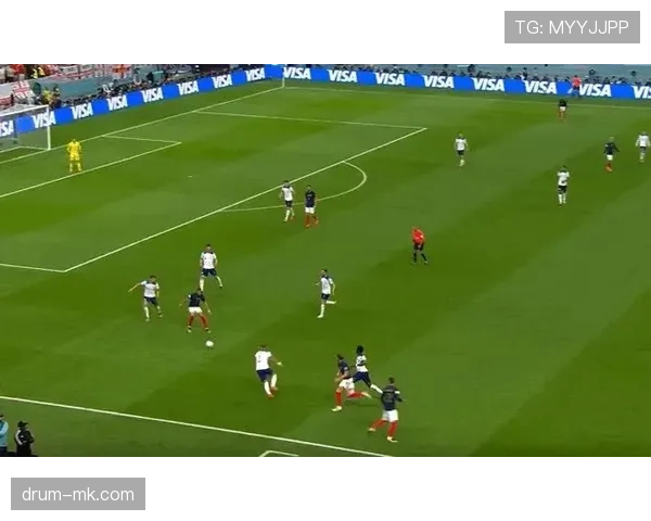 鞋钉朝上犯规为何判罚标准如此严格?揭秘安全原则与裁判尺度 鞋钉朝上犯规为何判罚标准如此严格?揭秘安全原则与裁判尺度